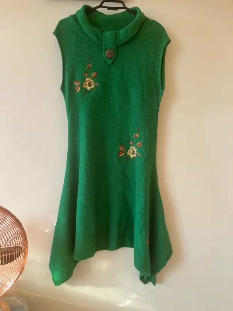 Vestido tejido con bordado floral - 1
