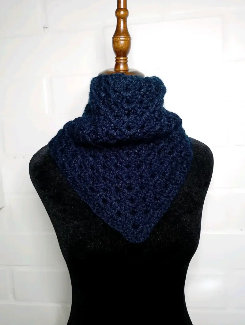 Cuello tejido a crochet azul oscuro - 2