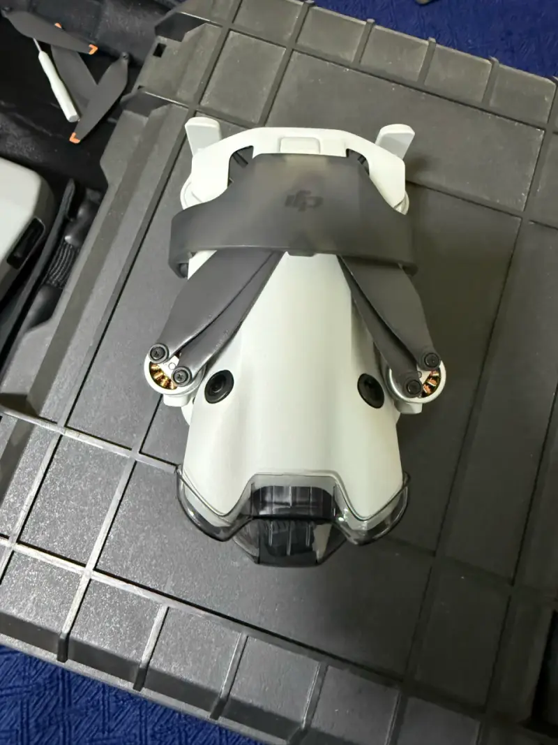 Drone DJI mini 4 pro y estuche rígido - 2