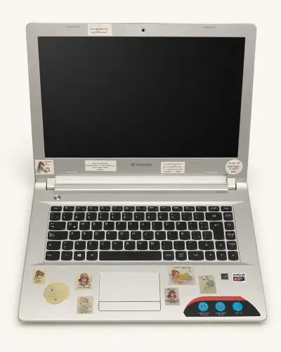 Laptop Lenovo Ideapad 310 con stickers - miniatura 1