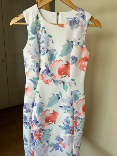 Vestido floral Calvin Klein sin mangas - miniatura 1