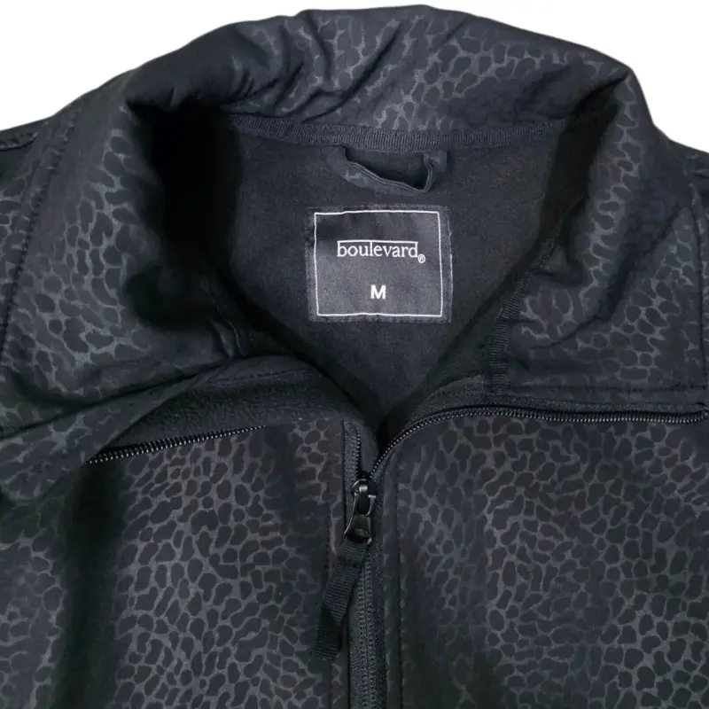 Chaqueta negra con diseño animal print - 3