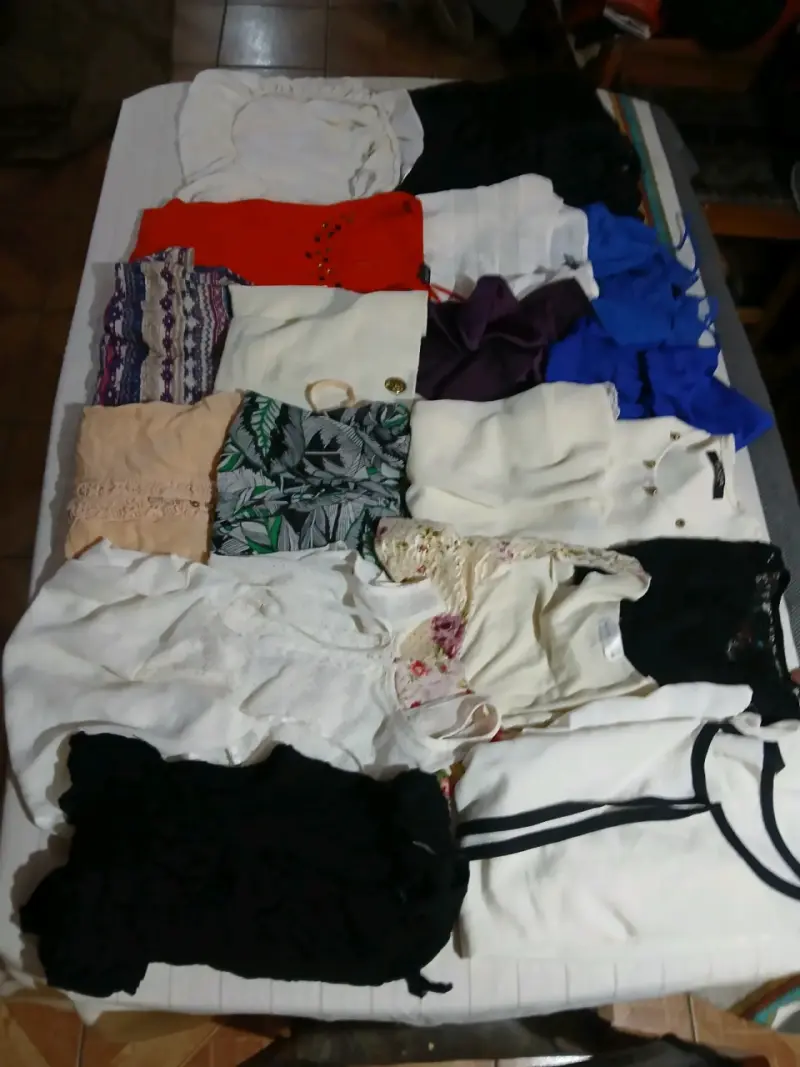 Lote de prendas para mujer diferentes tallas - 1