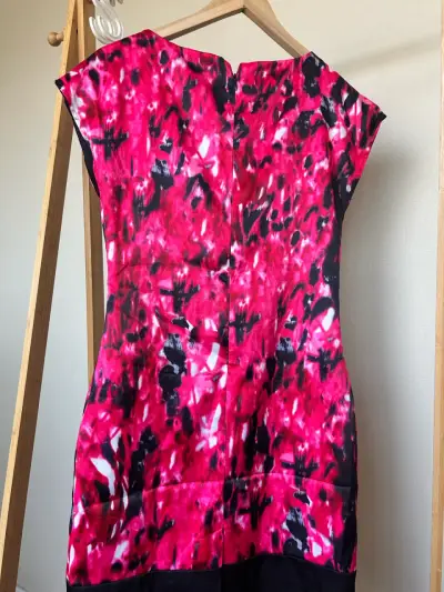 Vestido Karen Millen floral guinda y negro - miniatura 2
