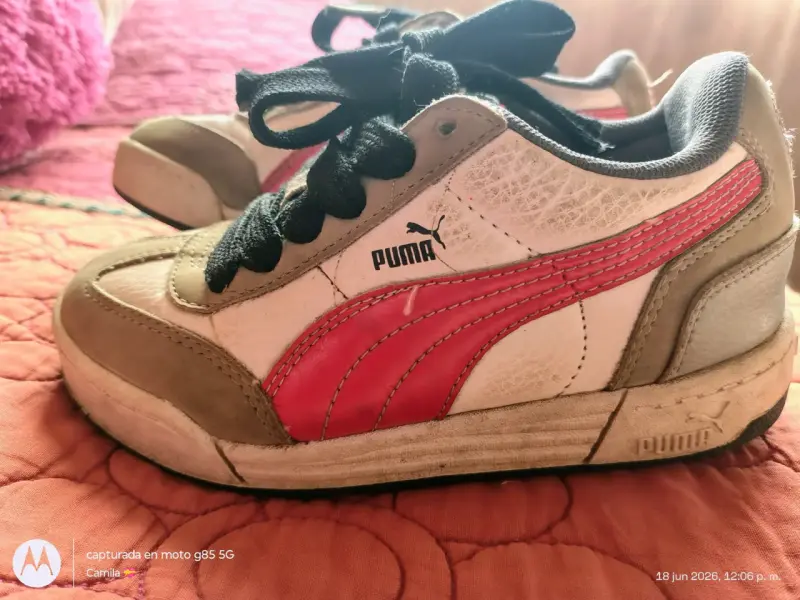 Zapatillas deportivas unisex en buen estado - 2