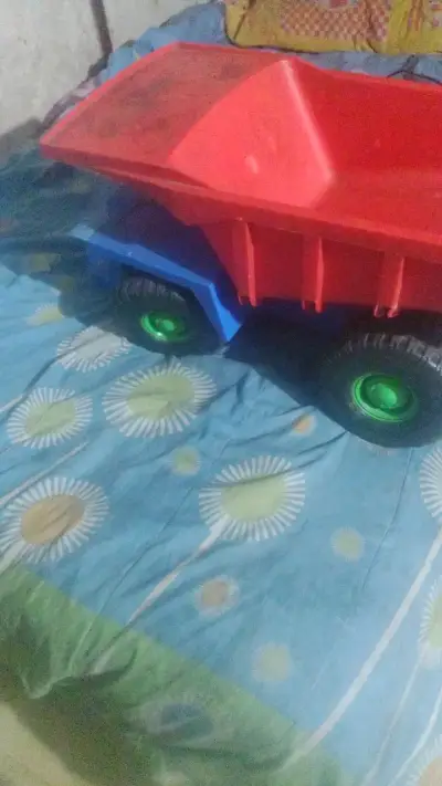 Camión de juguete volquete grande - miniatura 1