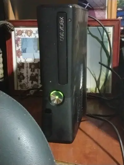 Consola Xbox 360 en buen estado - miniatura 1
