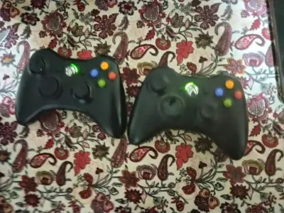 Consola Xbox 360 en buen estado - miniatura 3