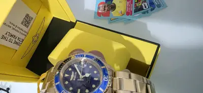 Reloj Invicta dorado con caja original - miniatura 3