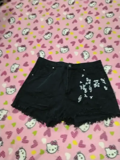 Shorts de mezclilla negros con diseño floral - miniatura 1