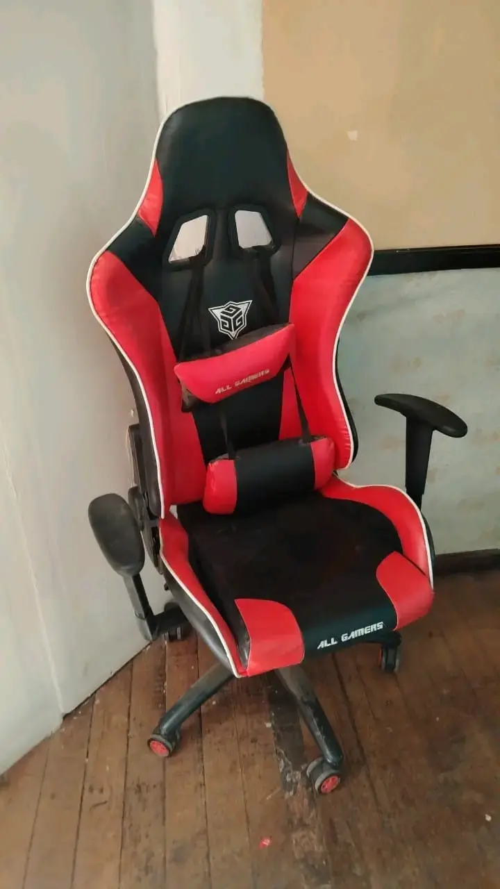 Silla gamer All Gamers roja y negra - 4