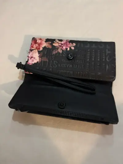 Billetera Steve Madden floral negra - miniatura 2