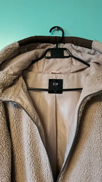 Abrigo de mujer FSP con capucha talla M - miniatura 2