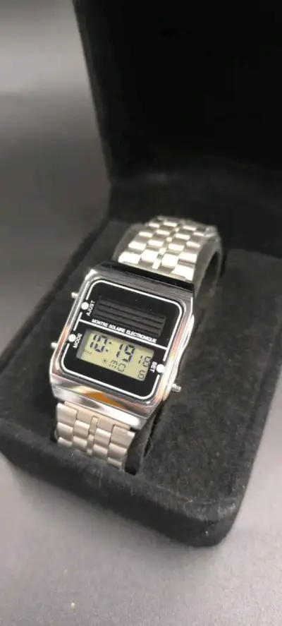 Reloj digital solar vintage metálico - miniatura 2