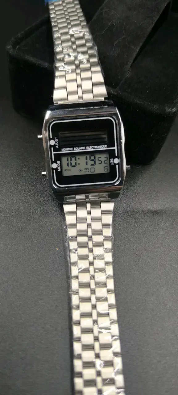 Reloj digital solar vintage metálico - 3