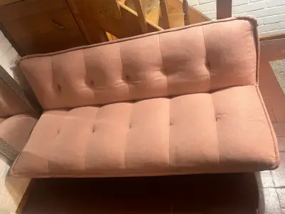 Sofá cama rosado moderno y cómodo - miniatura 2