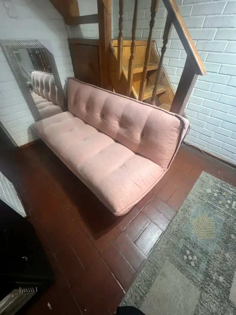 Sofá cama rosado moderno y cómodo - 3