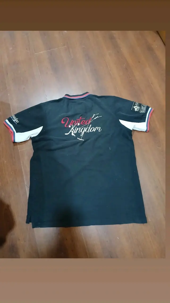 Polera polo Cambridge negra con bordados - 2