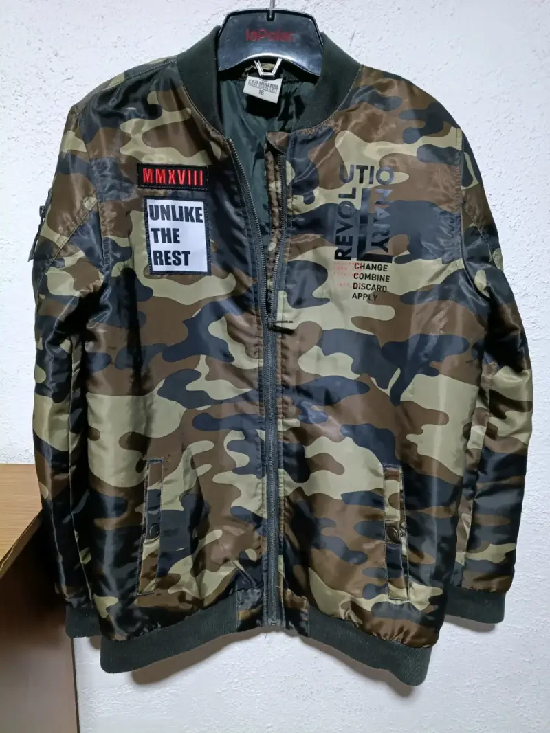Chaqueta bomber camuflaje estilo militar