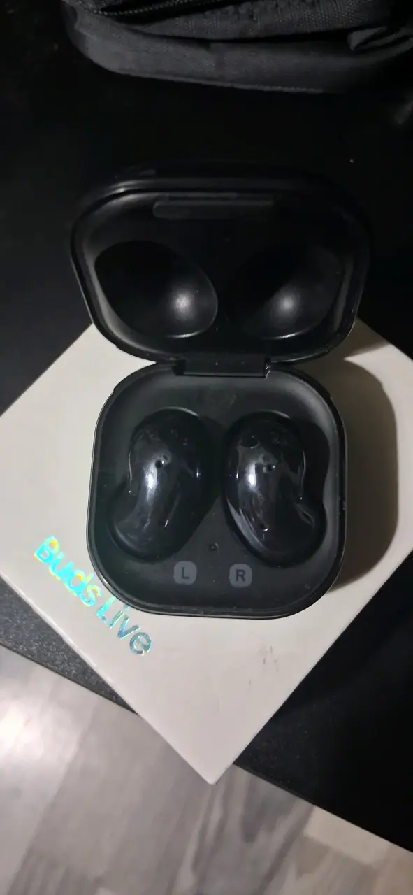 Samsung Galaxy Buds Live negros en caja - 3