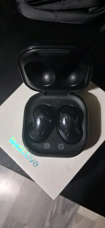 Samsung Galaxy Buds Live negros en caja - miniatura 3