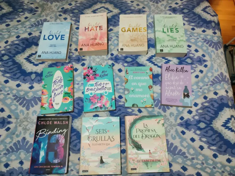 Colección de libros juveniles y románticos