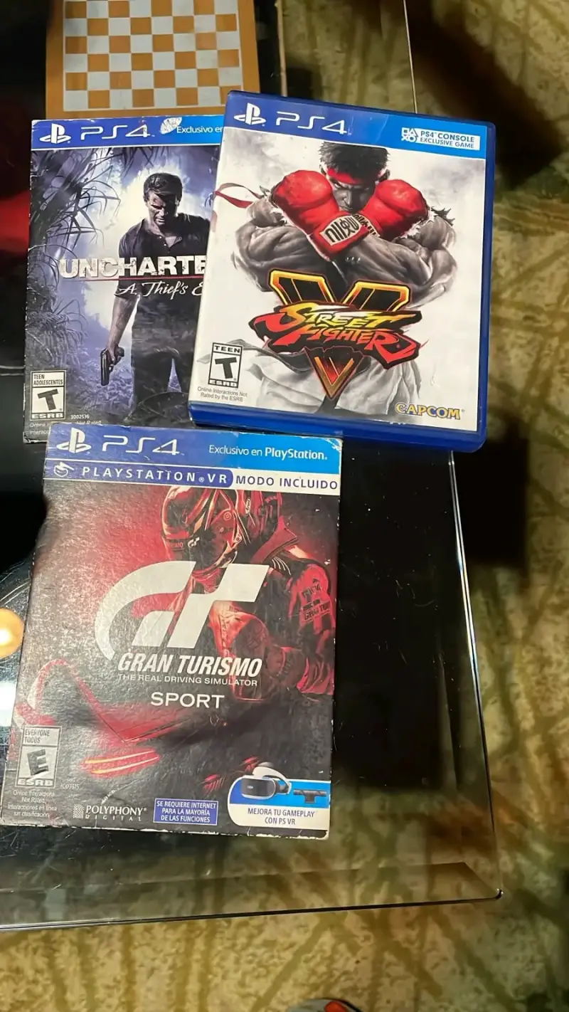 Consola PlayStation 4 con dos controles - 2