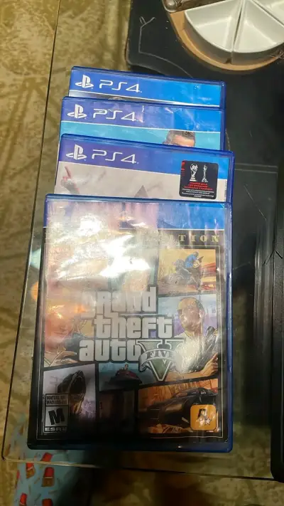 Consola PlayStation 4 con dos controles - miniatura 3