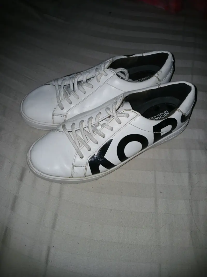 Zapatillas blancas Michael Kors de cuero - 1
