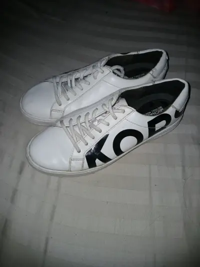 Zapatillas blancas Michael Kors de cuero - miniatura 1