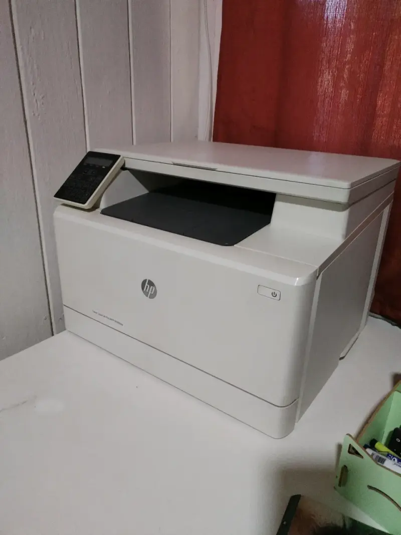 Impresora multifuncional HP LaserJet Pro - 1