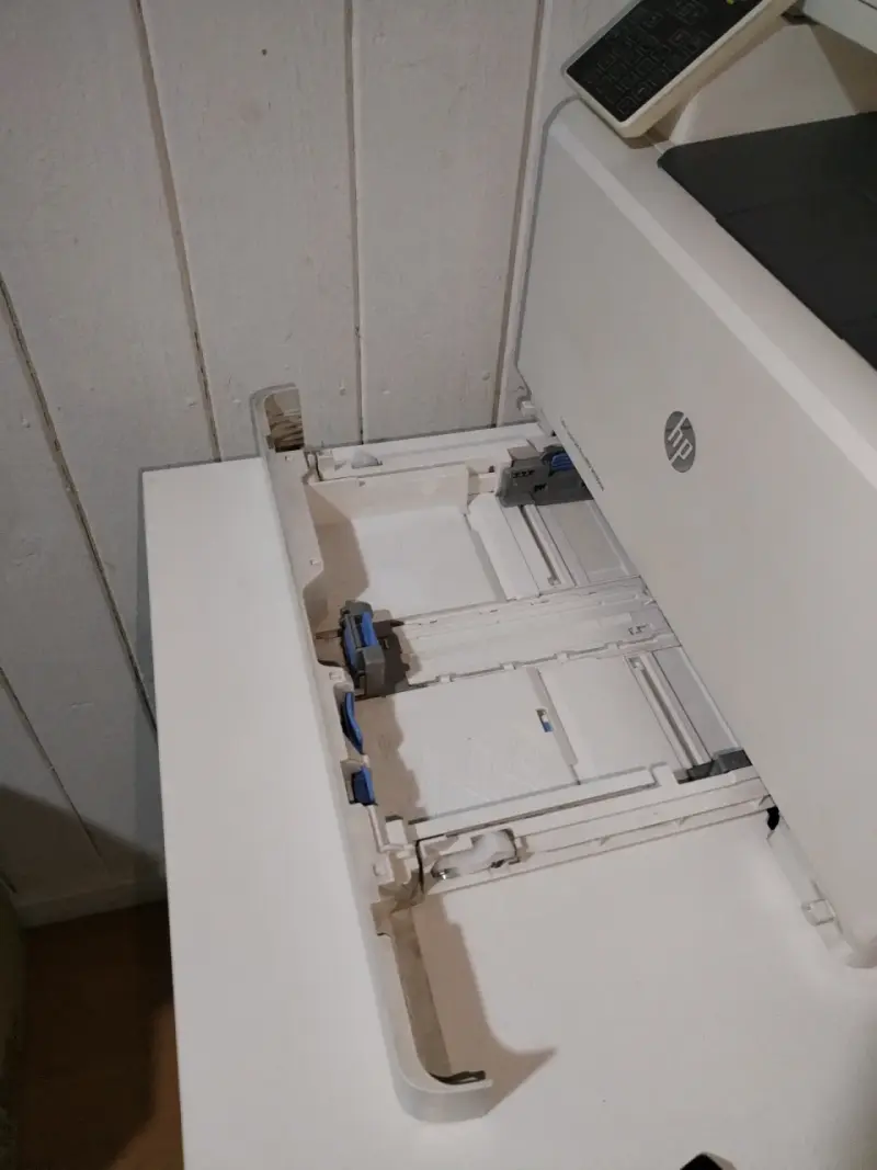 Impresora multifuncional HP LaserJet Pro - 2