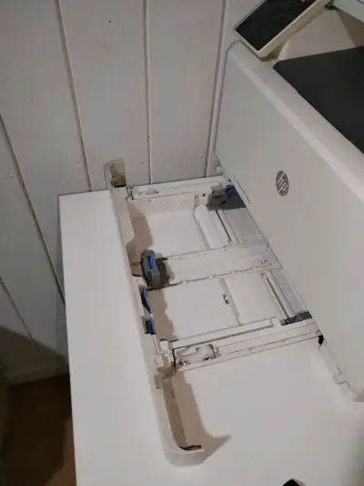 Impresora multifuncional HP LaserJet Pro - miniatura 2