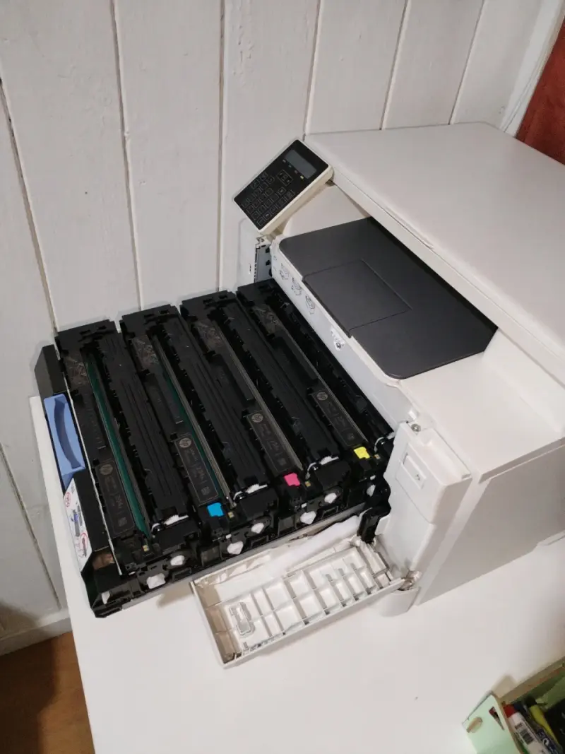 Impresora multifuncional HP LaserJet Pro - 5