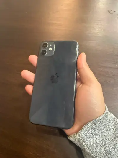 iPhone 11 con funda transparente - miniatura 4