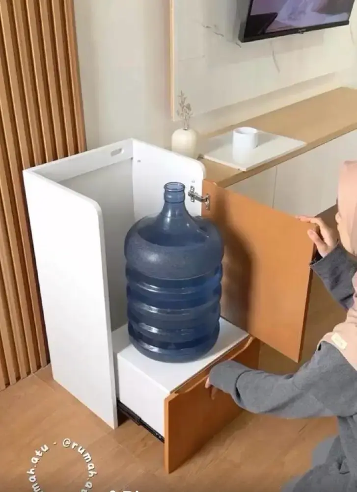Mueble dispensador de agua con puerta - 1