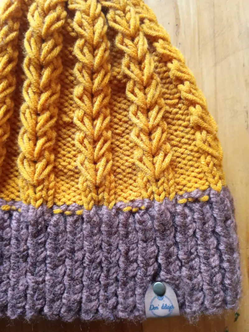 Gorro de lana tejido a mano amarillo y marrón - 2