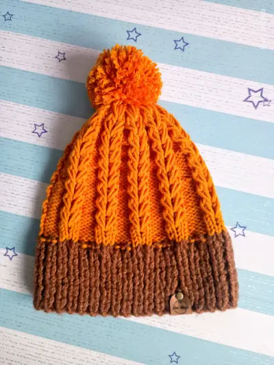 Gorro de lana tejido a mano amarillo y marrón - miniatura 3