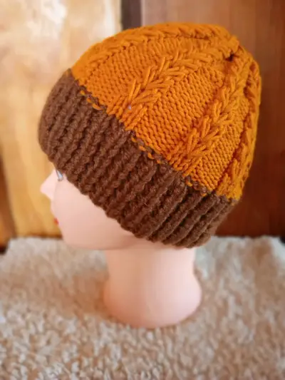 Gorro de lana tejido a mano amarillo y marrón - miniatura 4