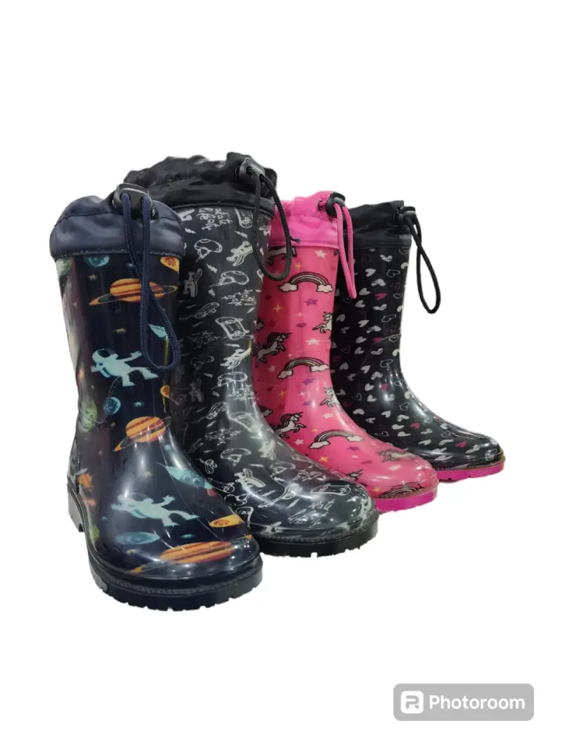 Botas de lluvia infantiles con diseños divertidos