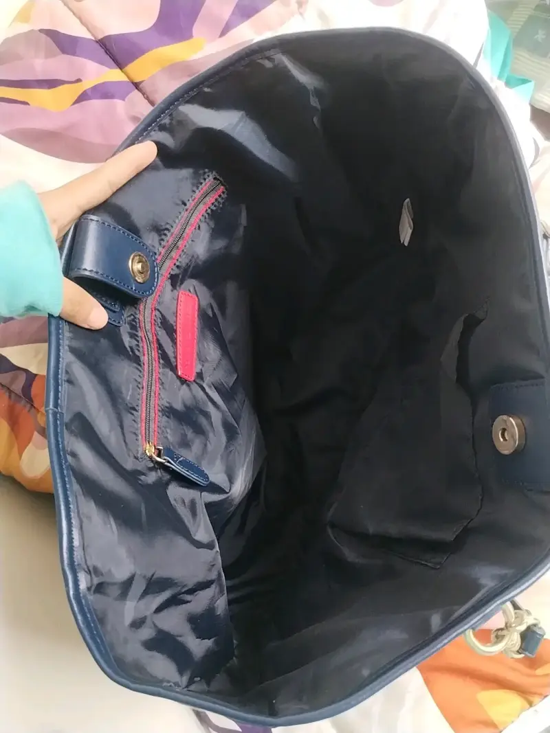 Bolso tote azul con diseño geométrico - 4