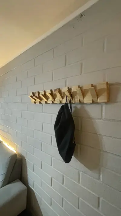 Perchero de pared de madera plegable - miniatura 2