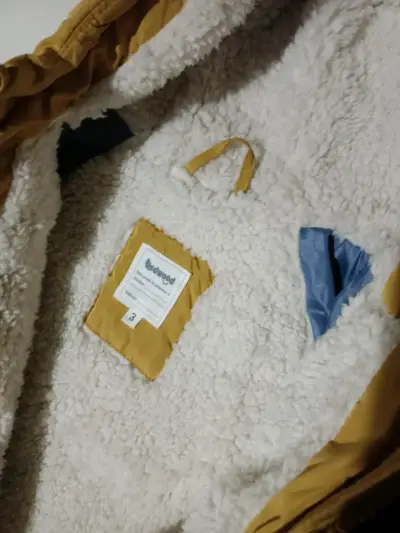 Chaqueta infantil acolchada tricolor con capucha - miniatura 3