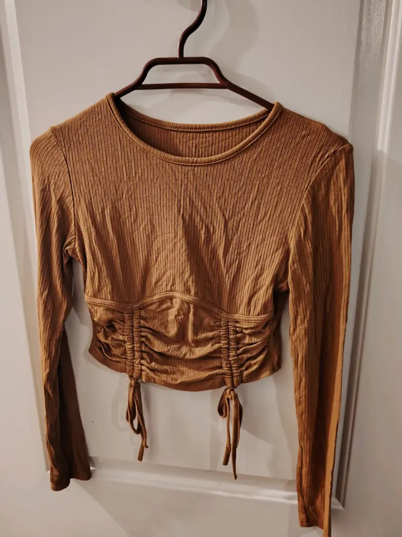 Polera manga larga ajustable color camel - 1