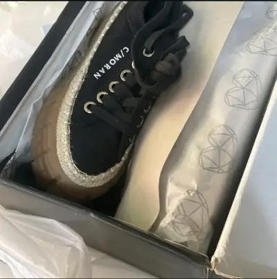 Zapatillas negras C/Moran con suela gruesa - miniatura 1
