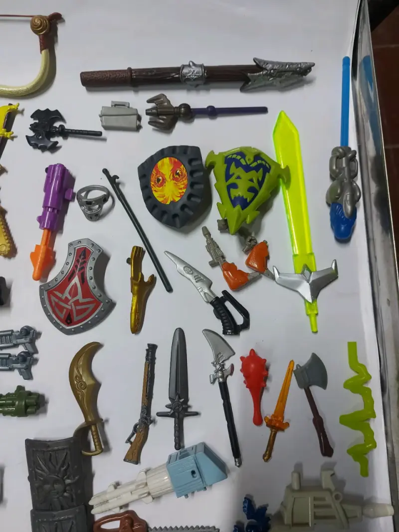 Lote de accesorios y armas para figuras de acción - 3