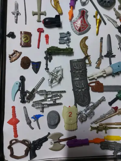 Lote de accesorios y armas para figuras de acción - miniatura 4