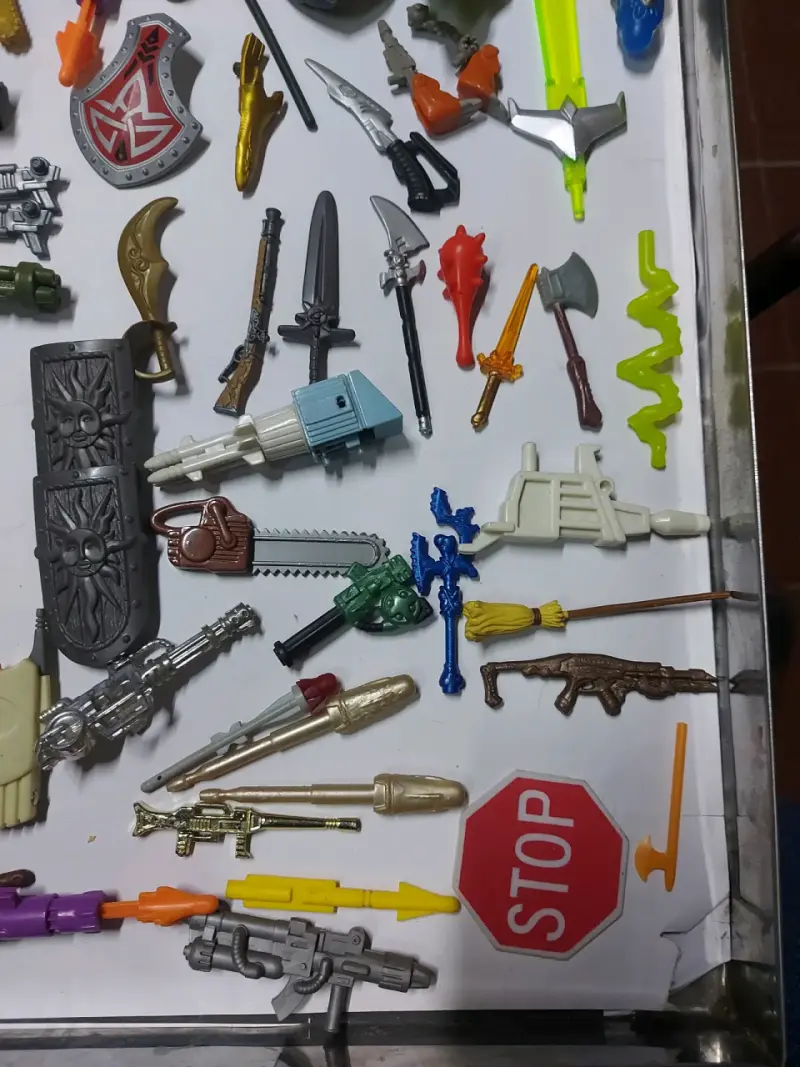 Lote de accesorios y armas para figuras de acción - 5