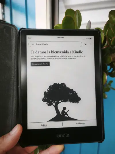 Kindle Paperwhite con funda protectora - miniatura 1