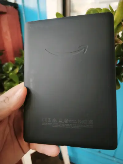 Kindle Paperwhite con funda protectora - miniatura 3